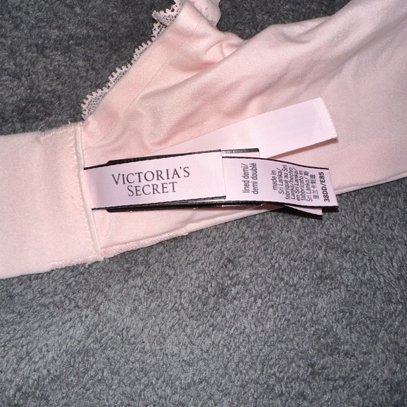Brand new Victoria’s Secret Bra 38DD NWT - Picture 4 of 4